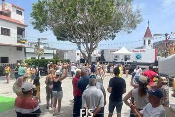 Lomo Magullo celebra el Día del Vecino en plena ola de calor/Francisco Javier Santana.
